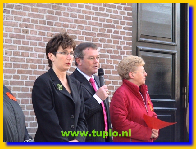 596x445 pixels (247K)