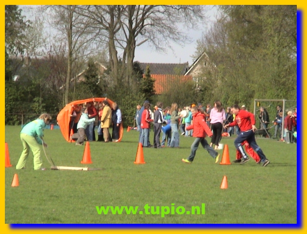 596x445 pixels (258K)