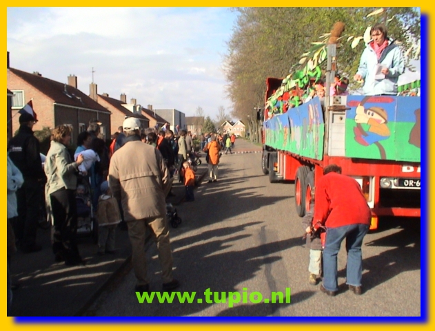 596x445 pixels (243K)