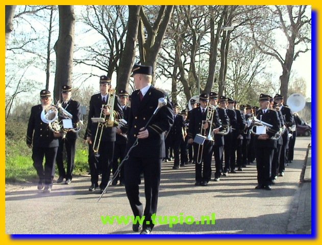 596x445 pixels (303K)